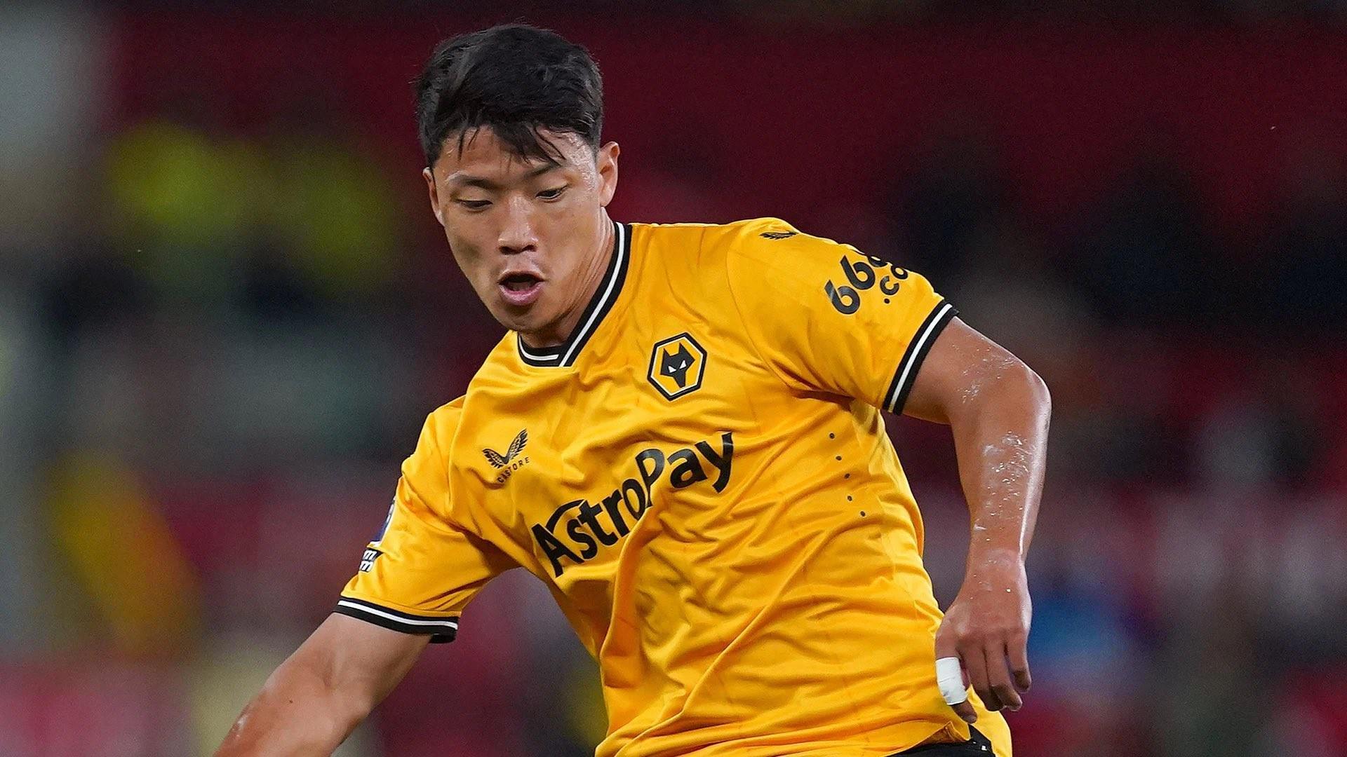 记者：狼队坚称拉森是非卖品，也不愿把黄喜灿租给水晶宫