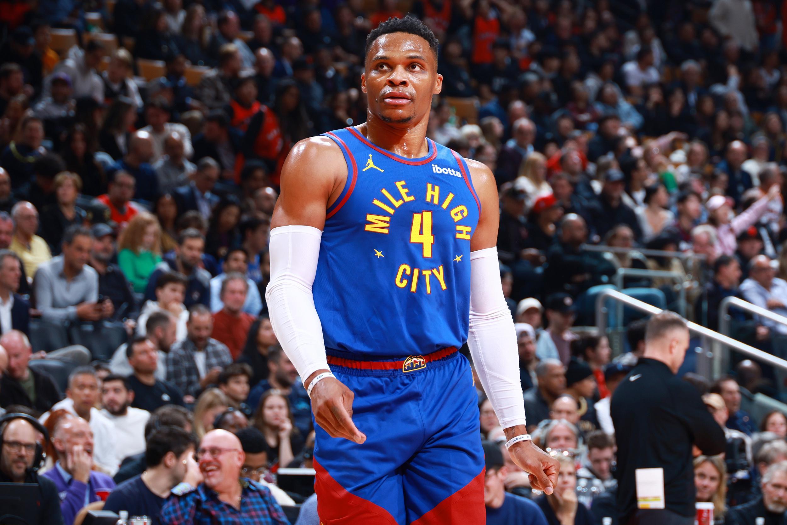 美记：国王停止蒙克交易谈判，正在寻找其他路径引入威少